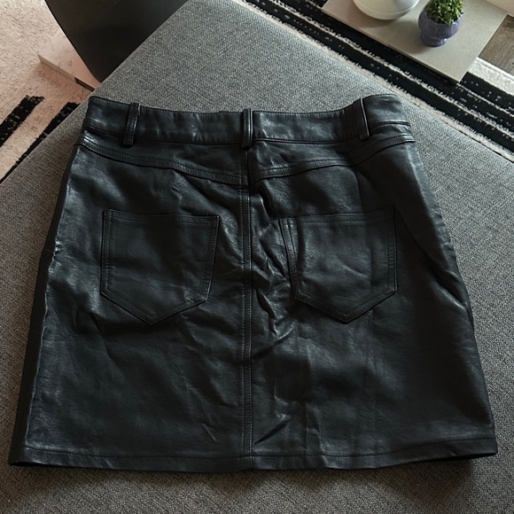 Forever 21 Black Faux Leather Mini Skirt - Picture 6 of 6